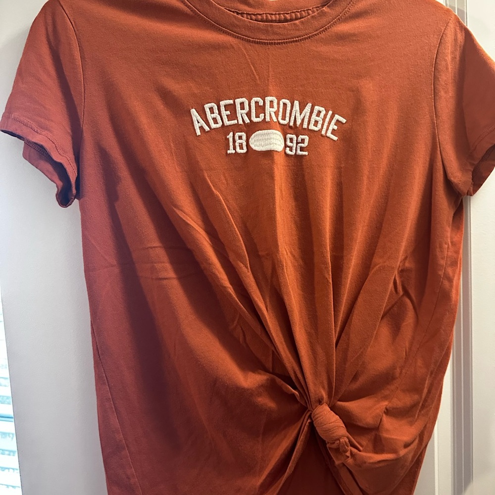 Terracotta Abercrombie Kids T-Shirt with Front Knot – Size 13/14